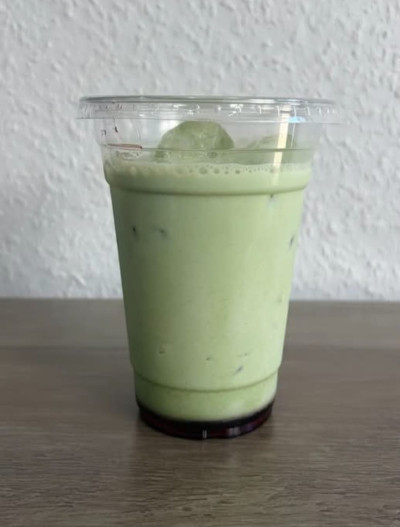 Strawberry Matcha (iced)